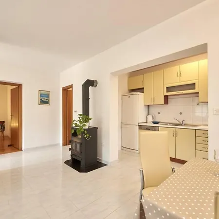 In Slatine With Terrace, Air Conditioning, Wi-fi Apartment Trogir