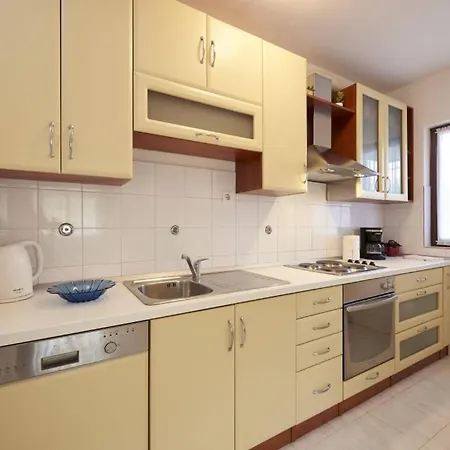 In Slatine With Terrace, Air Conditioning, Wi-fi