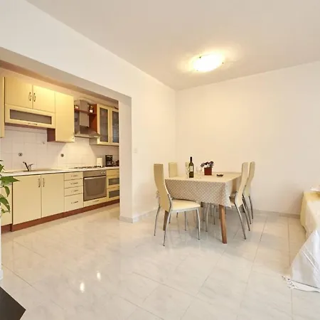 Apartment In Slatine With Terrace, Air Conditioning, Wi-fi *