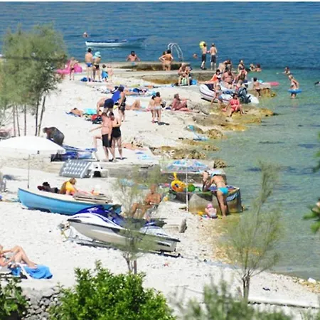 In Slatine With Terrace, Air Conditioning, Wi-fi