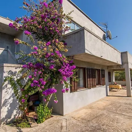 In Slatine With Terrace, Air Conditioning, Wi-fi *