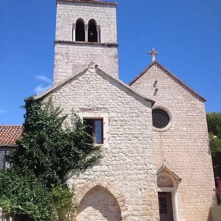 In Slatine With Terrace, Air Conditioning, Wi-fi