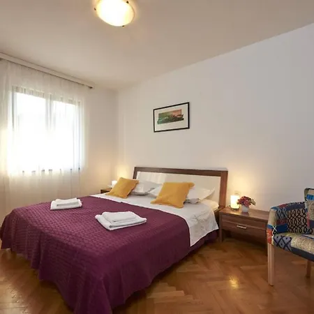 In Slatine With Terrace, Air Conditioning, Wi-fi Trogir