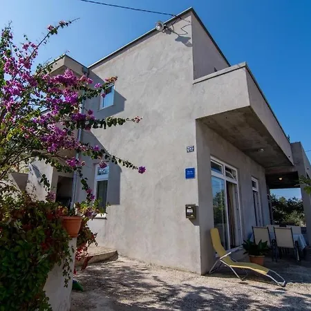 In Slatine With Terrace, Air Conditioning, Wi-fi Apartment
