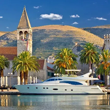 In Slatine With Terrace, Air Conditioning, Wi-fi * Trogir