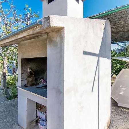 Apartment In Slatine With Terrace, Air Conditioning, Wi-fi