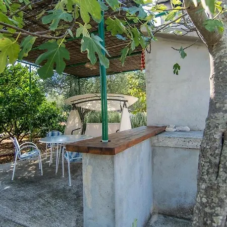 In Slatine With Terrace, Air Conditioning, Wi-fi Apartment