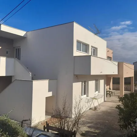 Apartment In Slatine With Terrace, Air Conditioning, Wi-fi