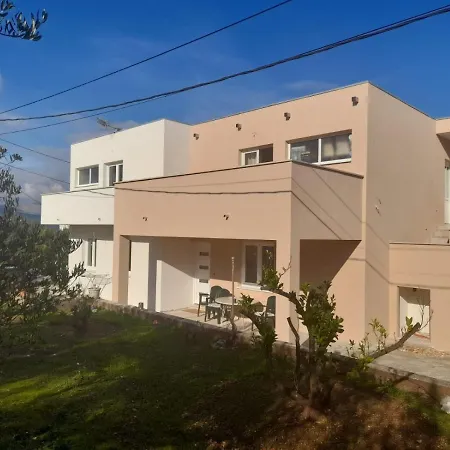 Apartment In Slatine With Terrace, Air Conditioning, Wi-fi *